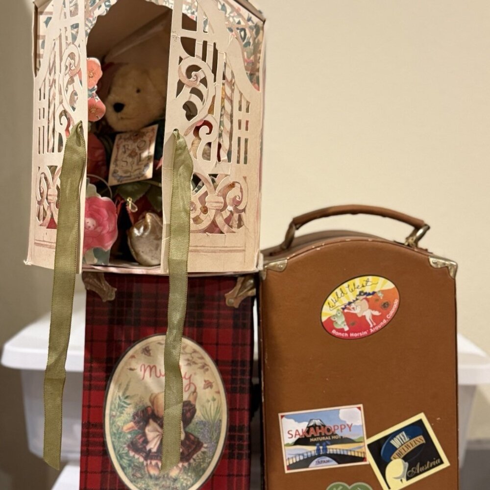 1994 Muffy VanderBear Travel Trunk Set Outfit Suitcase & ROSE BEAR RARE w/ Tags